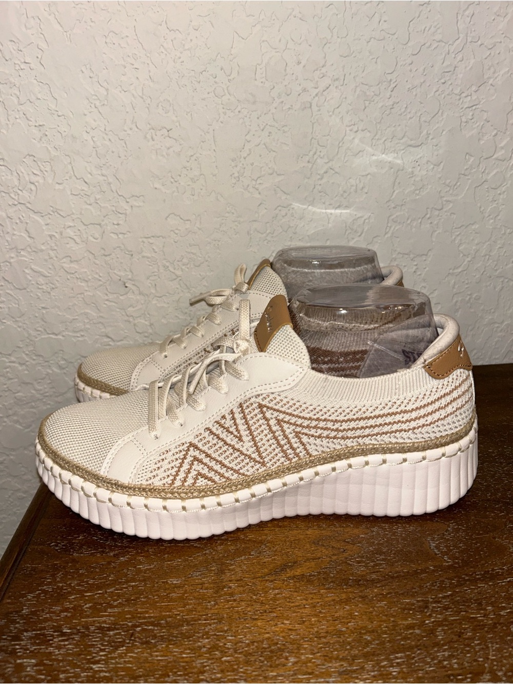 Skechers Wilshire Blvd-Bellevue Air-Cooled Memory Foam Slip On Sneaker Shoes - Picture 5 of 9